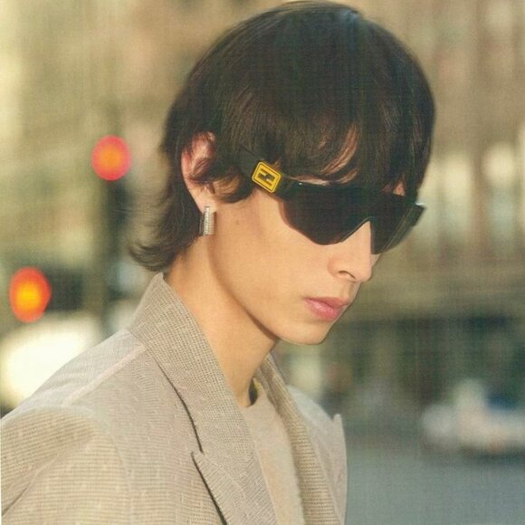 🕶️ New Fendi FE40088U-Y 01A Sunglasses -Black Frame, Grey Lenses - Picture 6 of 15